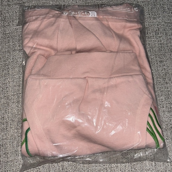 Superstitch Hoodie
Ballet Pink Flowers - Picture 4 of 4